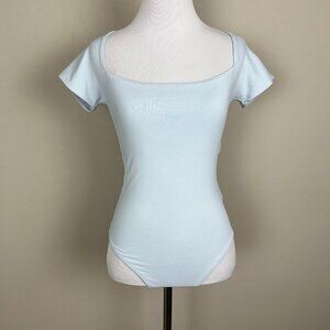 Aritzia Babaton Contour Bodysuit Womens Medium Baby Blue Squareneck Short Sleeve